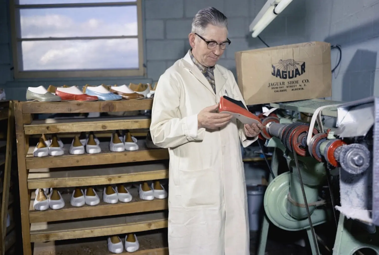 Il Manuale del Compratore al Dettaglio: 10 Domande da Porre a un Produttore di Scarpe per Proteggere i Tuoi Margini