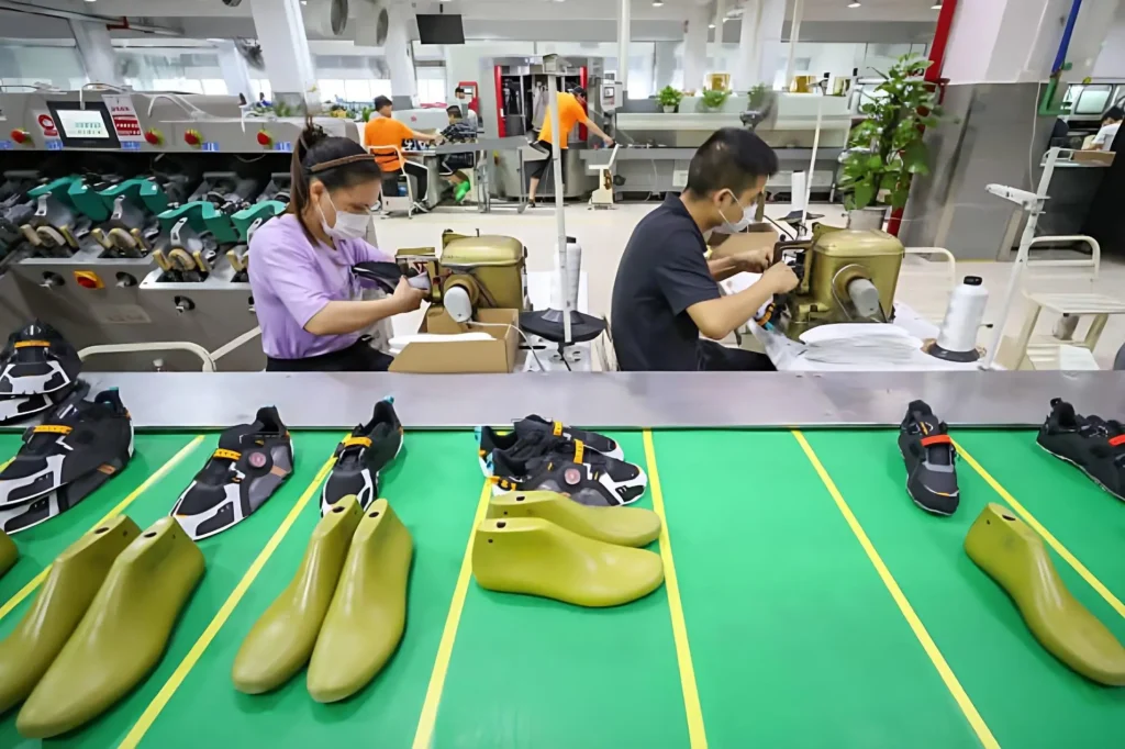 Un día en la vida en JINHUA: Una visita exclusiva a una fábrica moderna de zapatos en Wenzhou