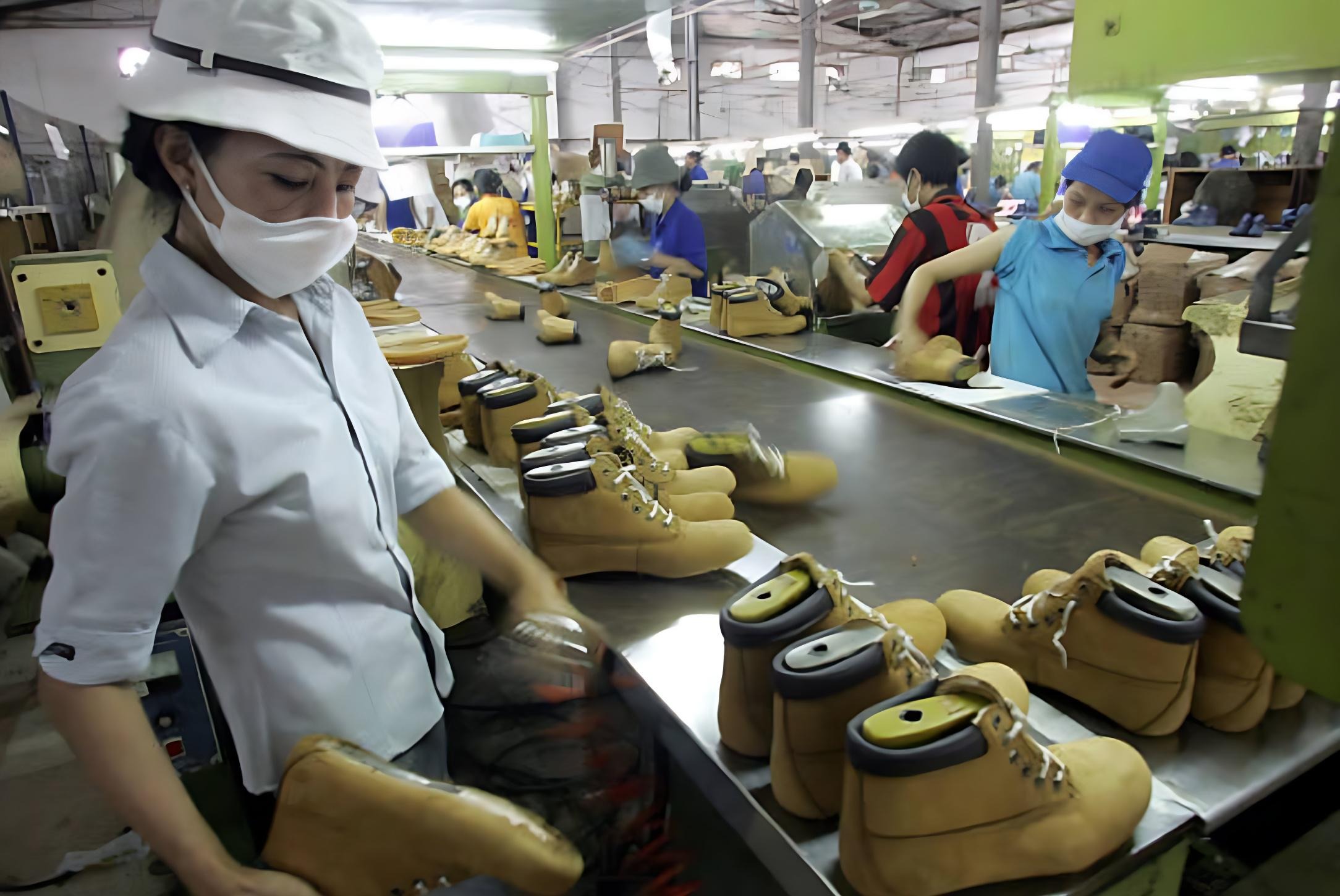 Perché produrre in Cina? 7 vantaggi chiave per il tuo marchio di calzature