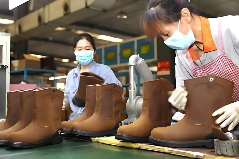 3 Miti sulla Produzione di Scarpe in Cina Che Stanno Costando Denaro al Tuo Marchio