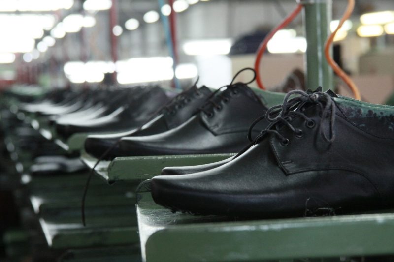 Come Scegliere il Giusto Produttore di Calzature per le Tue Esigenze Jinhua Shoes