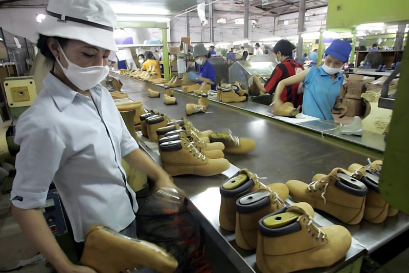 Perché produrre in Cina? 7 vantaggi chiave per il tuo marchio di calzature